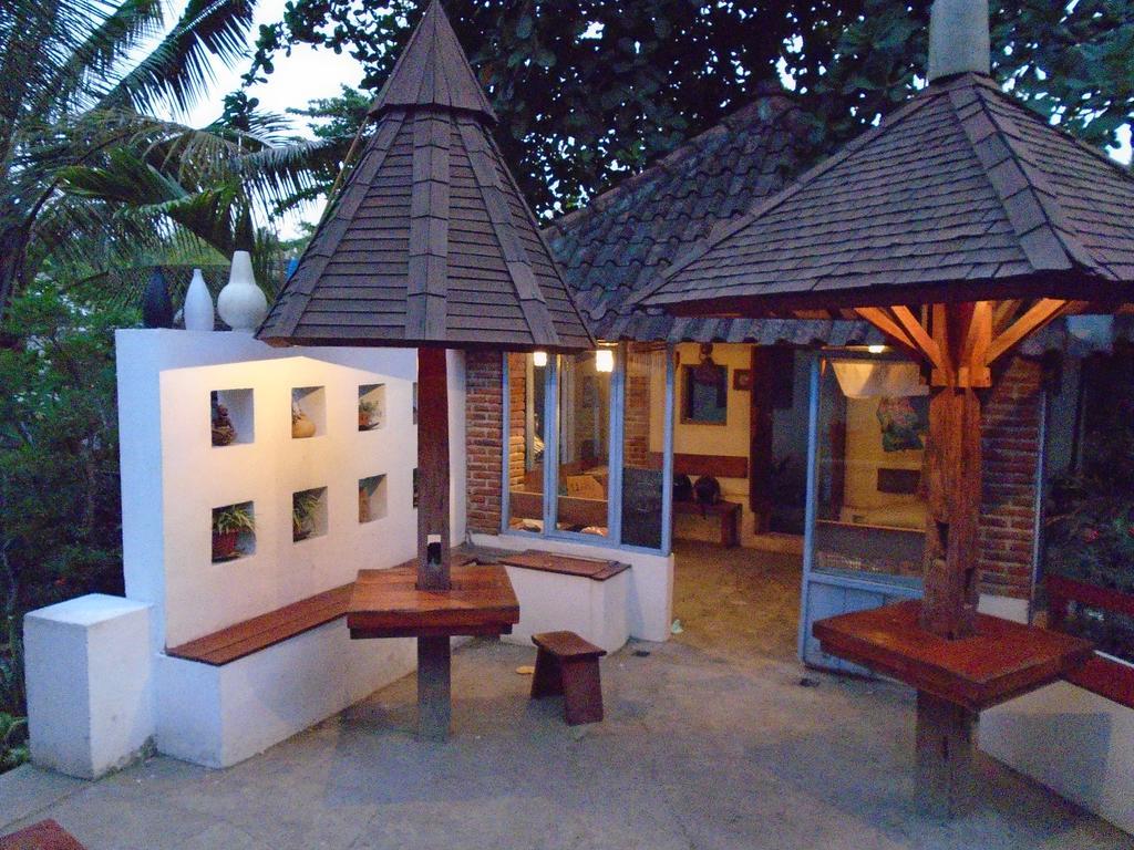La Casa Homestay Senggigi Kültér fotó